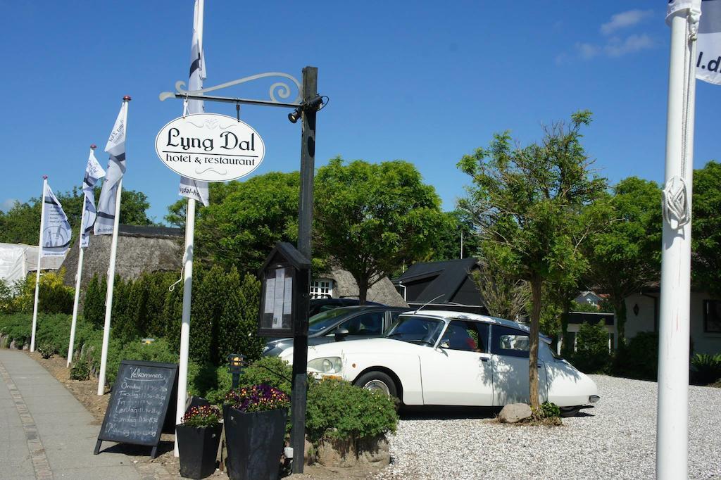 Lyng Dal Hotel Og Restaurant Ry ภายนอก รูปภาพ